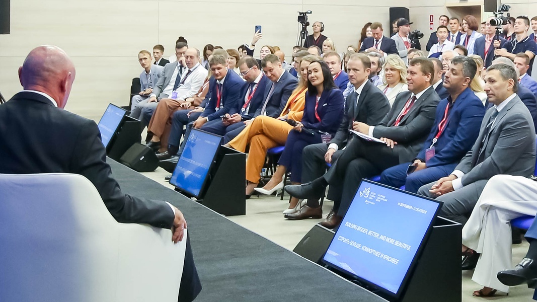 Иван Абрамов выступил на ВЭФ с предложениями по достижению доступности жилья на Дальнем Востоке