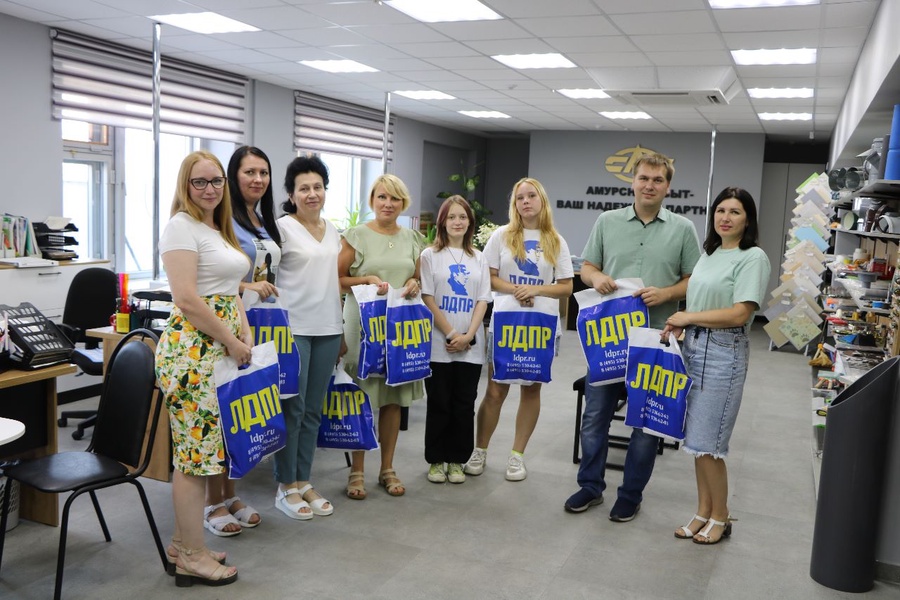 Амурское отделение ЛДПР поздравляет с Днём работника торговли!