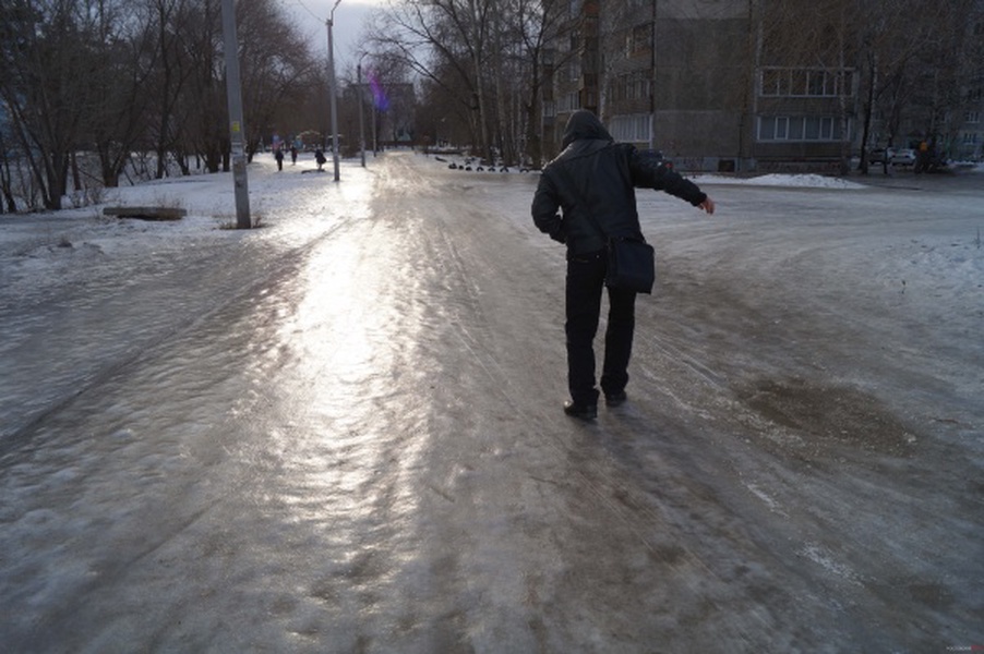 Дорожников и чиновника в Михайловском районе оштрафовали за скользкие улицы