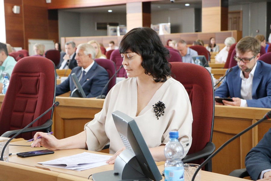 Обращение фракции ЛДПР о выделении денежных средств на ремонт спортзала в северном поселке  нашло поддержку у Правительства области