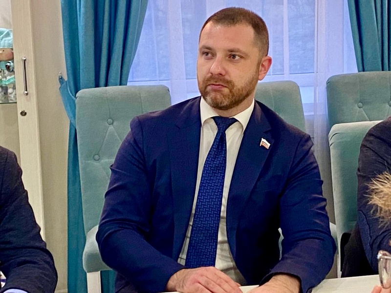 Депутат Алескеров требует наказать виновных в попытке распродажи материалов с ремонта школы в Новодвинске