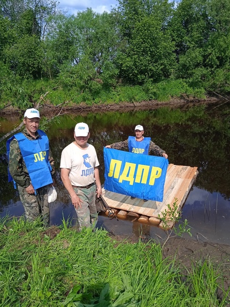 Вельские партийцы решают проблемы местных жителей