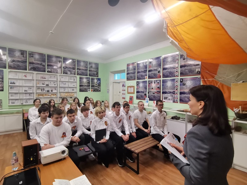 Депутат Мария Харченко провела урок мужества в архангельской школе 