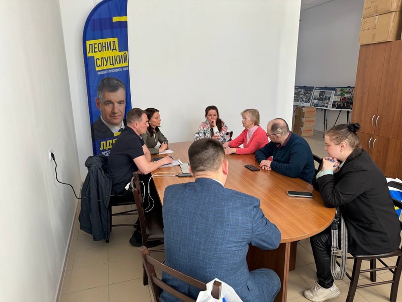 Депутаты Канаев и Харченко подключились к решению проблем детей с нарушением слуха