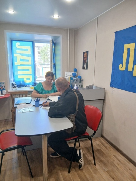 В Северодвинске жители просят скамейки, урны и обрезку деревьев: депутат ЛДПР на связи с горожанами