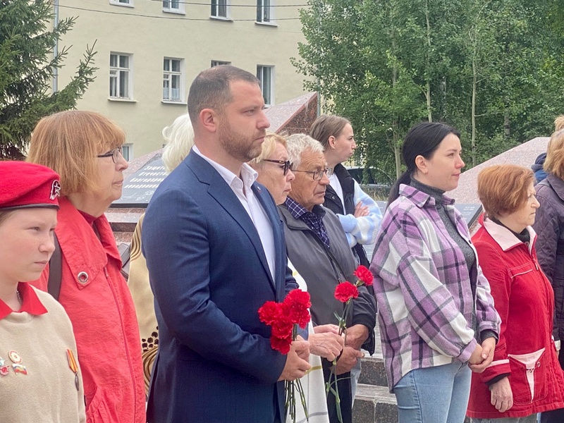 Активисты ЛДПР почтили память жертв Первой мировой войны