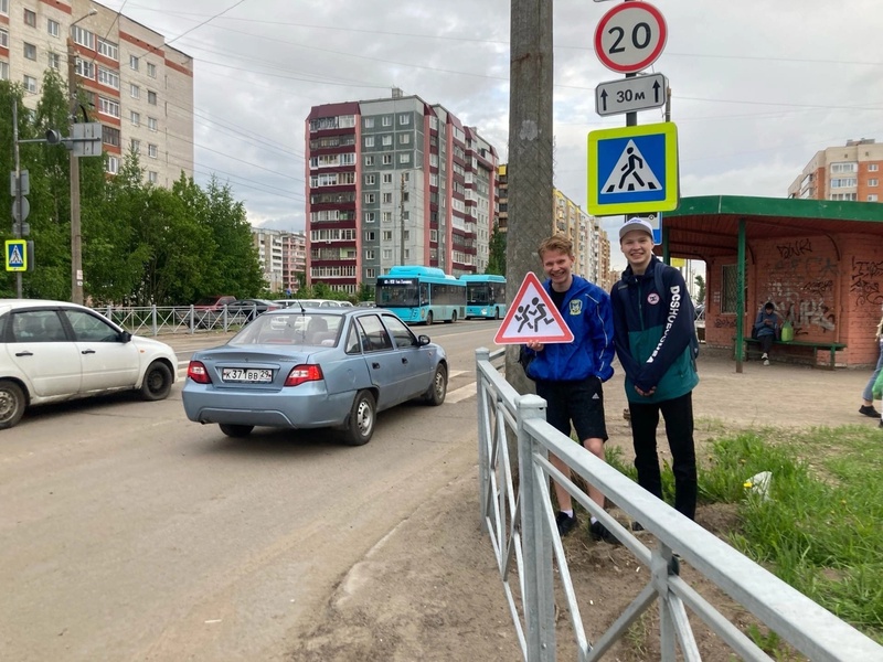 Молодёжь ЛДПР напомнила водителям о безопасности детей