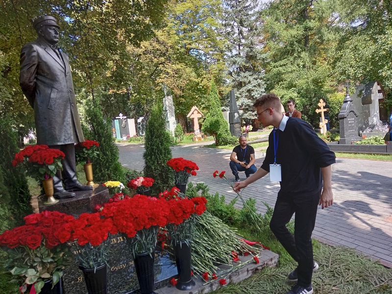 Молодежь ЛДПР: Мы бережно храним память о Владимире Жириновском