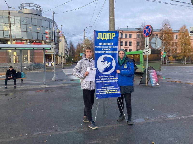 В Архангельской области продолжается прием в ЛДПР в память о Владимире Жириновском