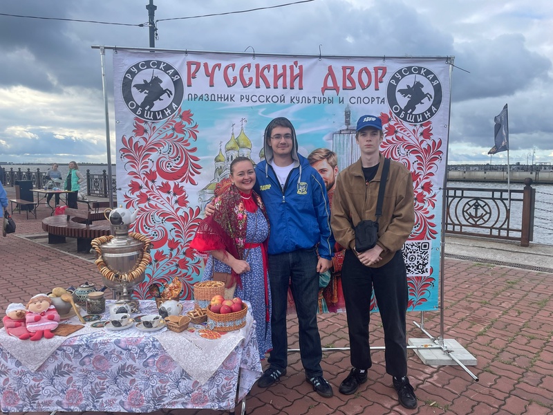 Активисты молодёжной организации ЛДПР приняли участие в празднике «Русского двора» в Архангельске