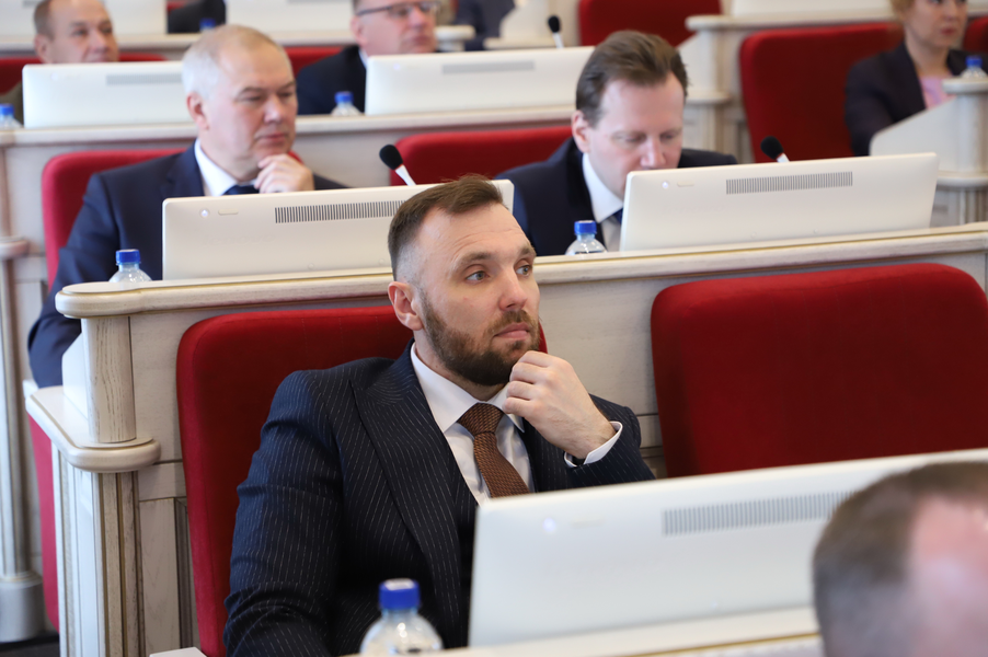 Инициатива ЛДПР поддержана: архангельские депутаты одобрили повышение налога на доходы мигрантов