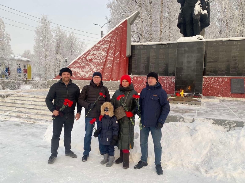 Активисты Новодвинского отделения ЛДПР почтили память всех погибших за Родину