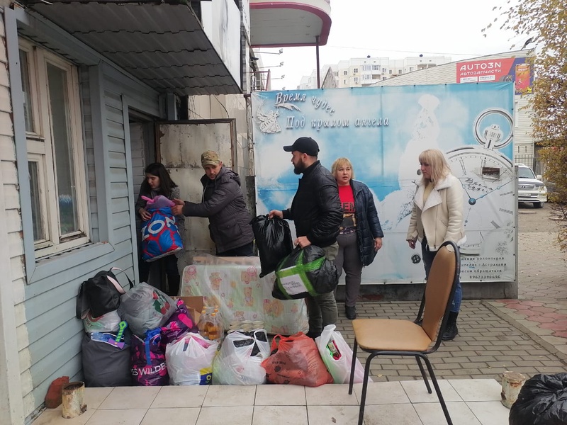 Астраханские партийцы собрали помощь для жителей рухнувшего дома