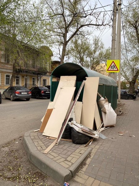 Астраханцы заваливают город строительным мусором