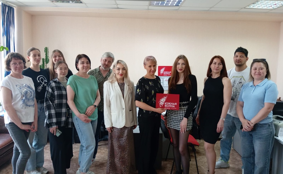 На одной волне! Активисты ЛДПР поздравили коллективы с Днем радио