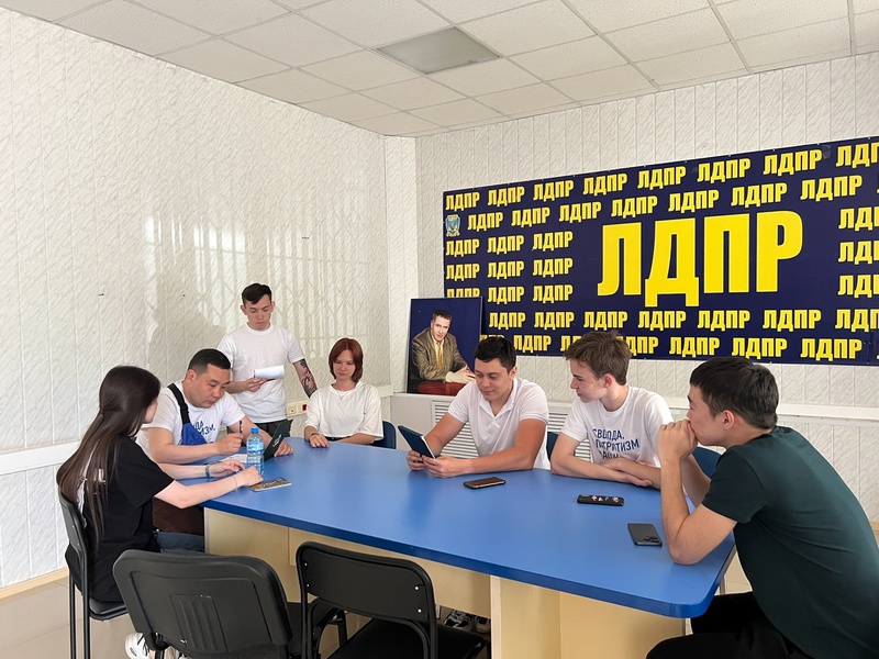 Молодежь астраханской ЛДПР обсудила новые направления работы