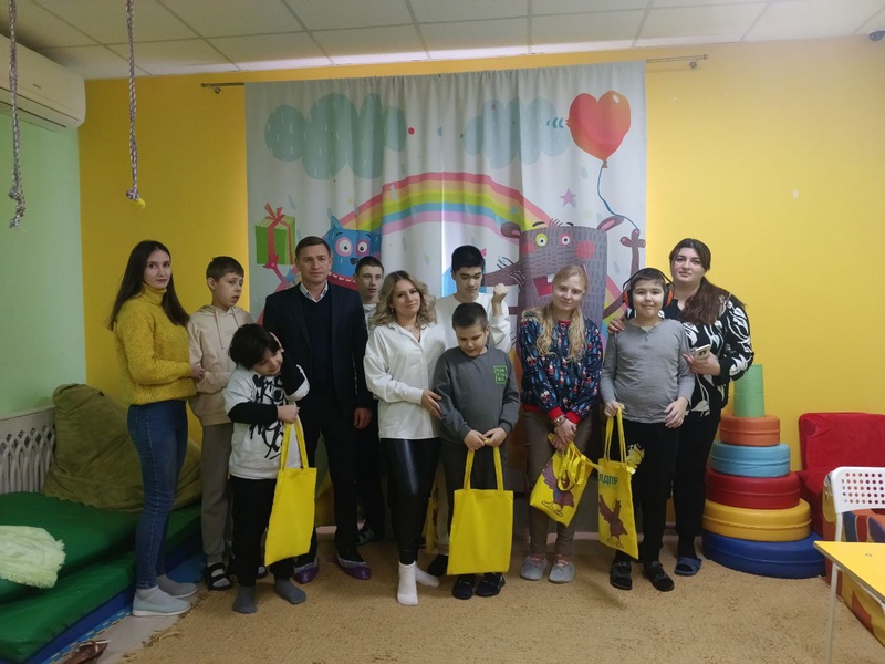 Руководитель Астраханского регионального отделения ЛДПР навестил особенных детей