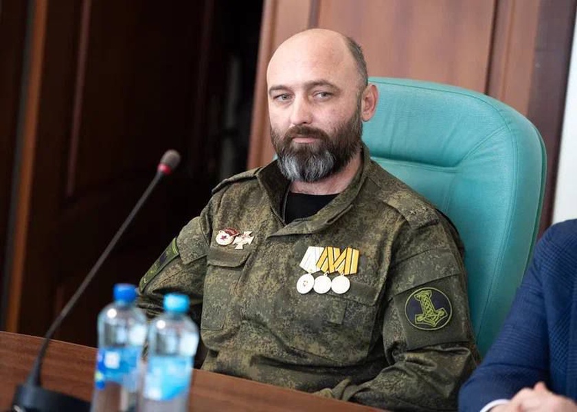 Депутат от ЛДПР Евгений Бабушкин поздравил военных автомобилистов с передовой