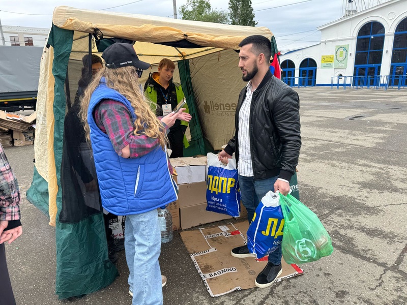 Астраханские партийцы приняли участие в сборе и доставке гумпомощи в Запорожье