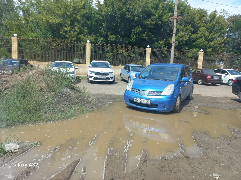Астраханцы пожаловались в ЛДПР на отсутствие парковки у больницы Кирова