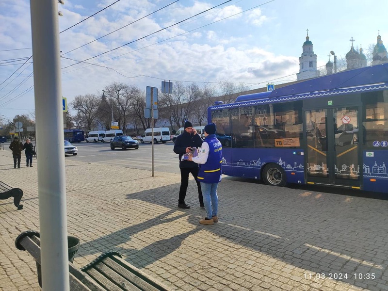 Активисты ЛДПР на пикетах собирают обращения россиян по самым волнующим вопросам