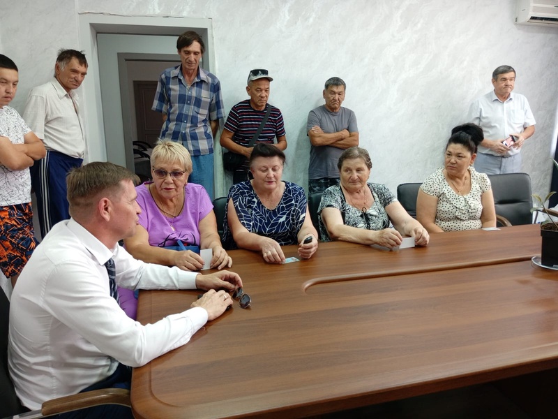 Депутат Тимофей Щербаков встретился в Николаевке с людьми труда