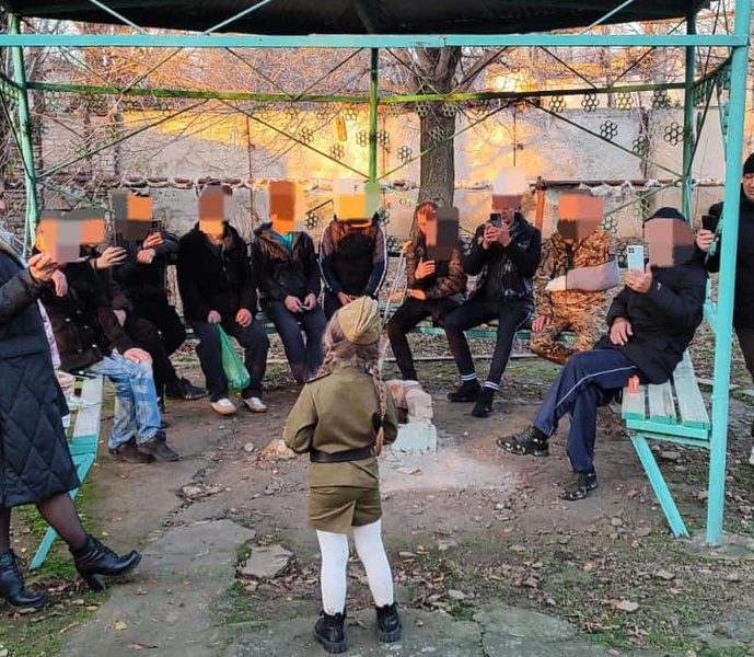 Маленькая активистка ЛДПР спела для раненых бойцов СВО «Катюшу»