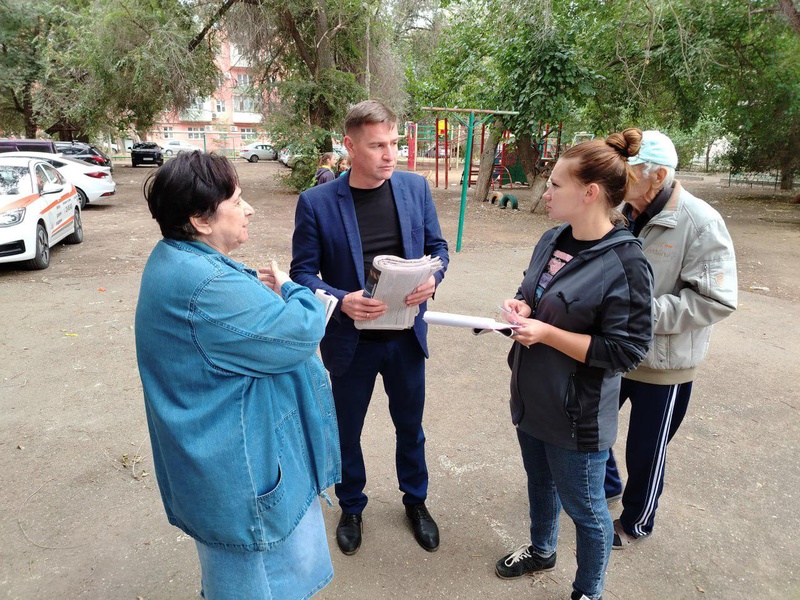 Депутат Тимофей Щербаков провел выездной прием граждан на Десятке
