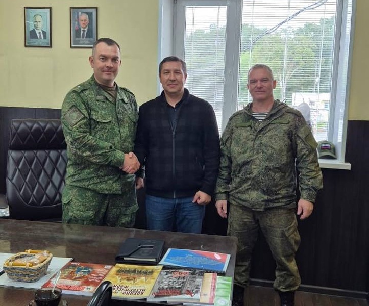 Камчатские либерал-демократы поздравили офицеров края с профессиональным праздником