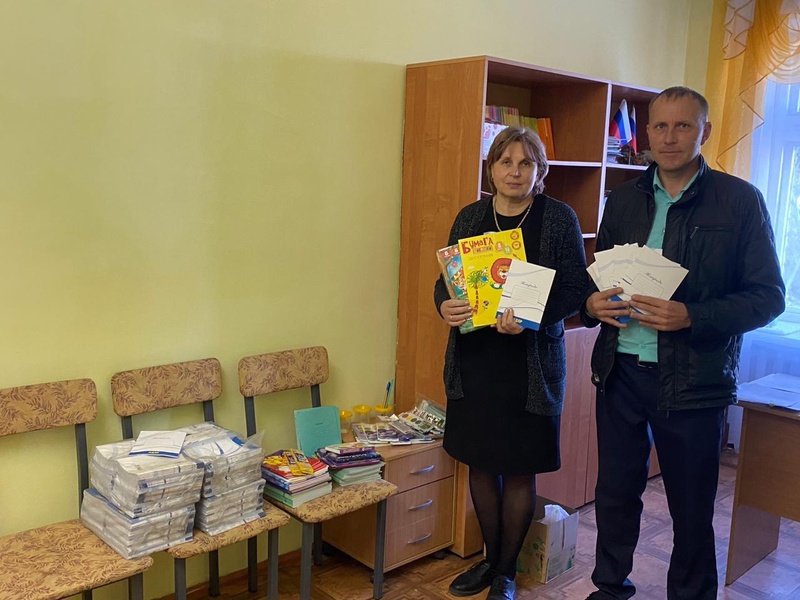 Партийцы Оловяннинского района приняли участие в акции «Все дети в школу»