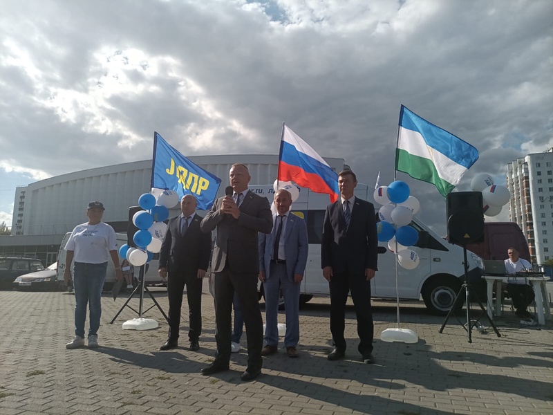Митинг-концерт ЛДПР в День флага России состоялся в Уфе