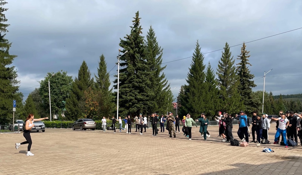 В День физкультурника башкирские партийцы провели утреннюю зарядку