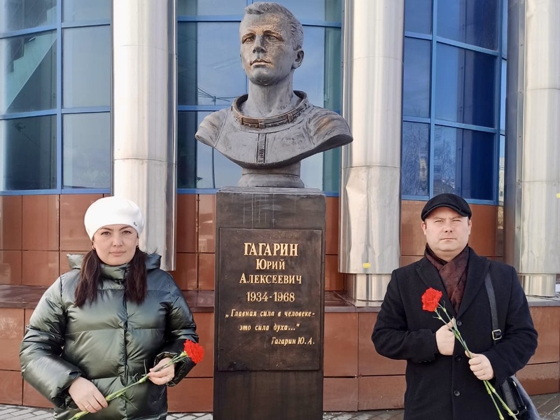В День космонавтики партийцы почтили память первопроходцев космоса