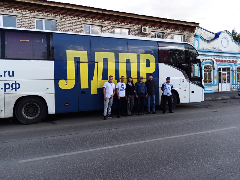 Жители Караидели, Мишкино, Бирска, Благовещенска и Уфы встретили автобус помощи ЛДПР