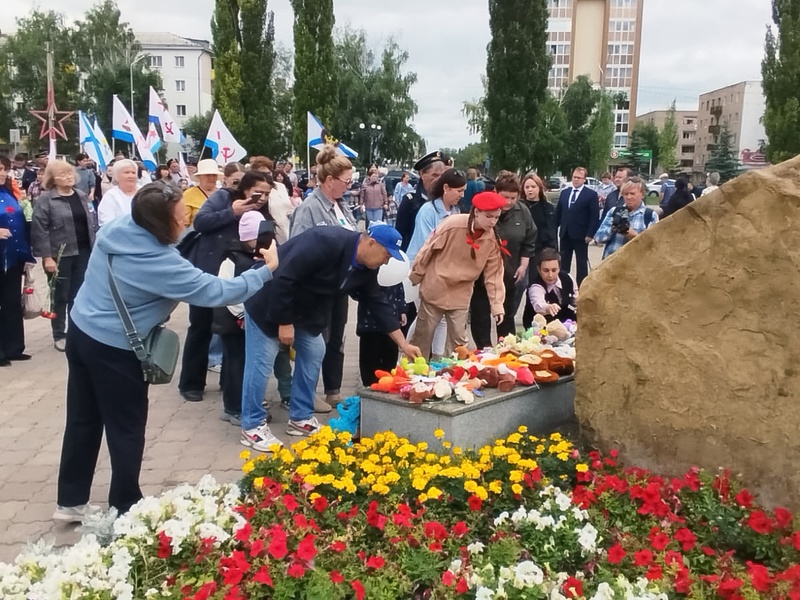 Наш долг – помнить: партийцы почтили память детей — жертв войны на Донбассе
