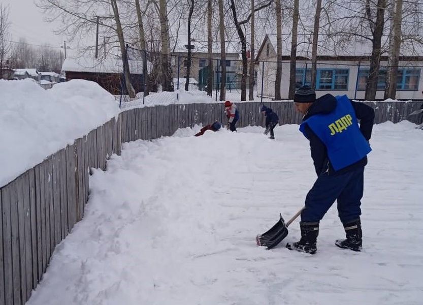 Снежный десант ЛДПР продолжает свою работу