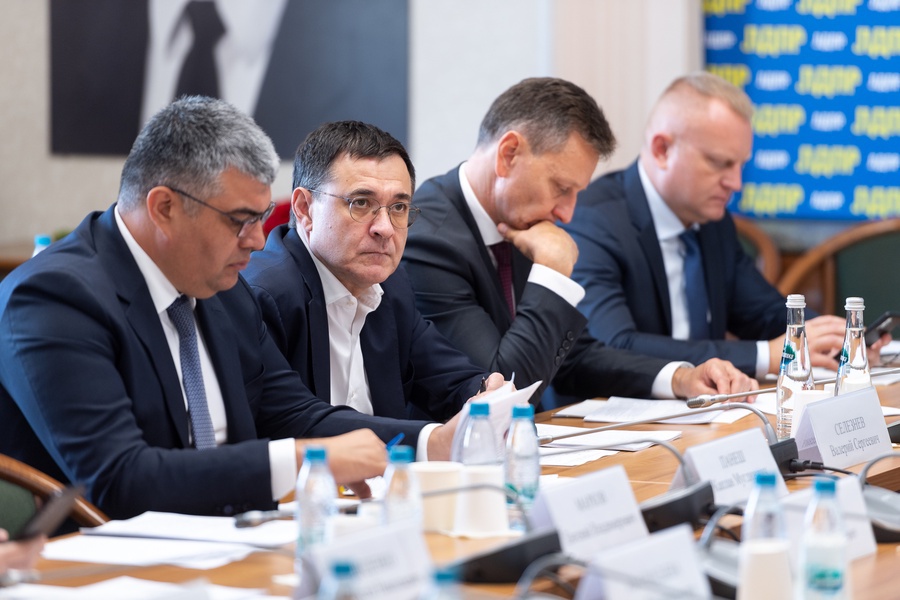 Во главе киевского режима стоят неадекватные люди, ‒ Селезнев