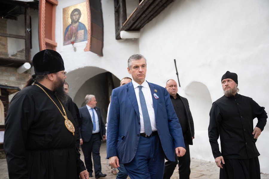 Леонид Слуцкий преподнес Псково-Печерскому монастырю икону Успения Божией Матери