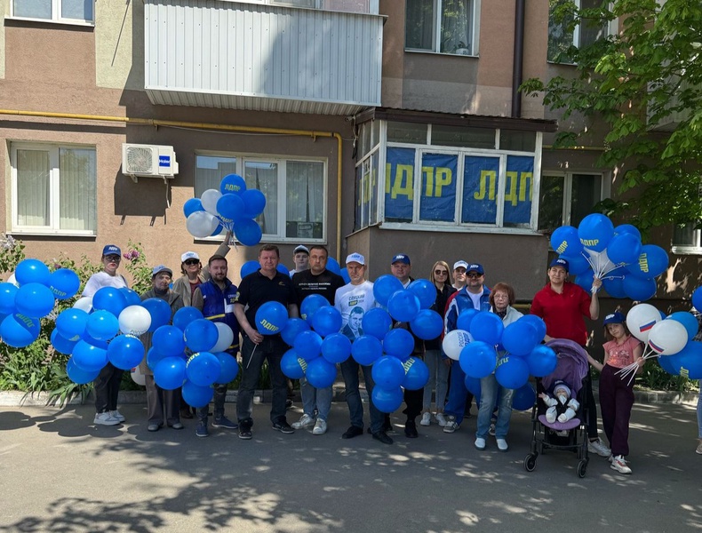 Белгородские партийцы вышли на улицы города, чтобы разделить с земляками радость и тепло Первомая