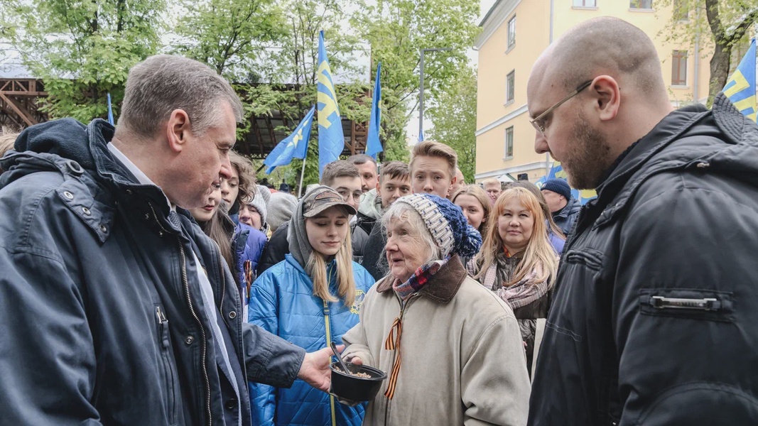 Леонид Слуцкий поздравил граждан с Днём Победы на праздничном митинге-концерте ЛДПР