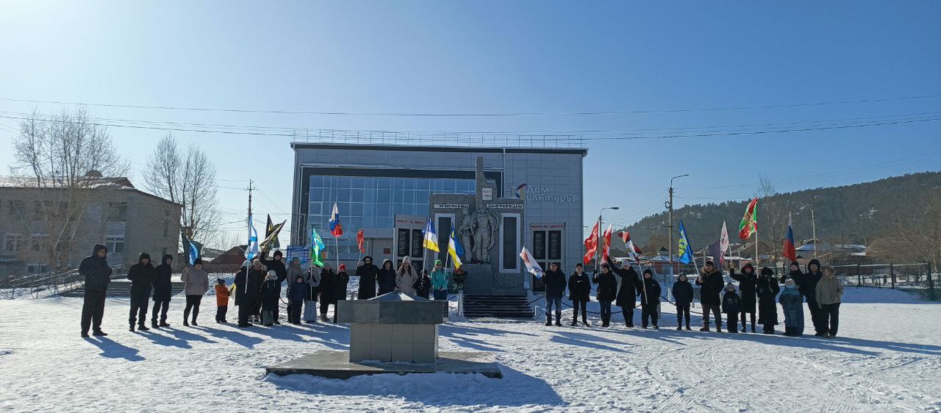 Заиграевское местное отделение ЛДПР провело автопробег в поддержку участников СВО и почтило память героев Отечества