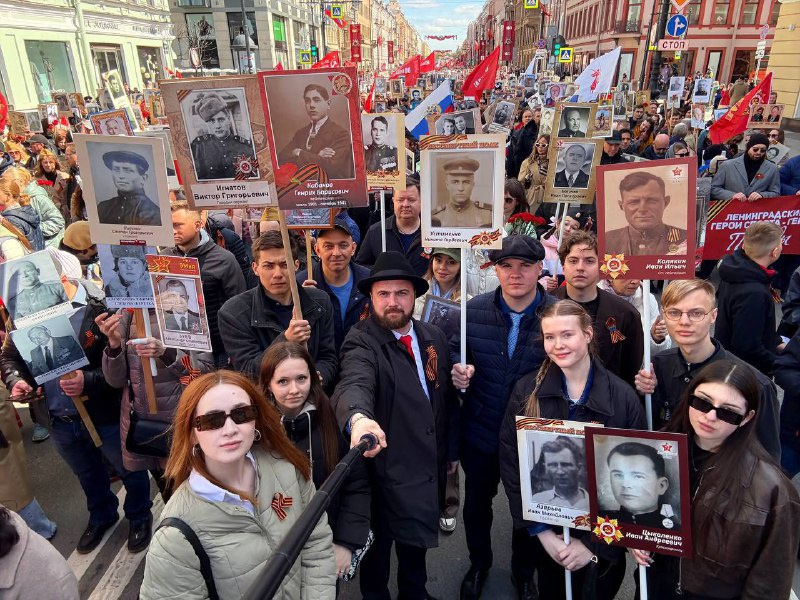 Река Бессмертного полка