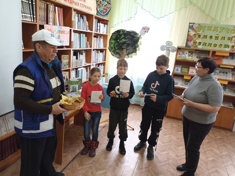 ЛДПР устроила праздник в честь Дня детской книги