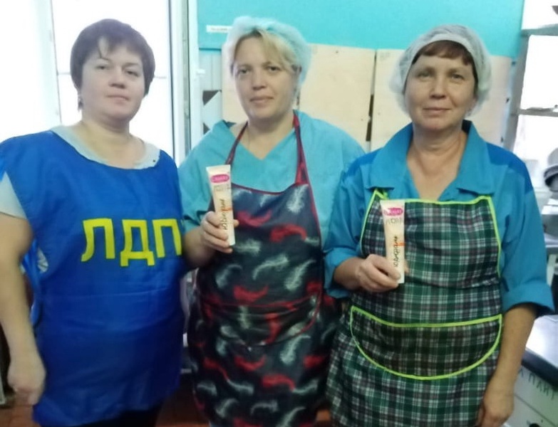 Активисты ЛДПР поздравили поваров с профессиональным праздником 