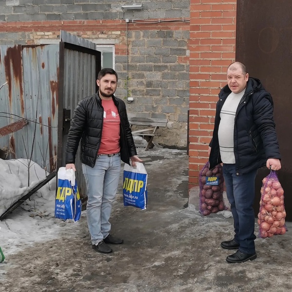 Активисты ЛДПР оказали помощь приюту для мам с детьми