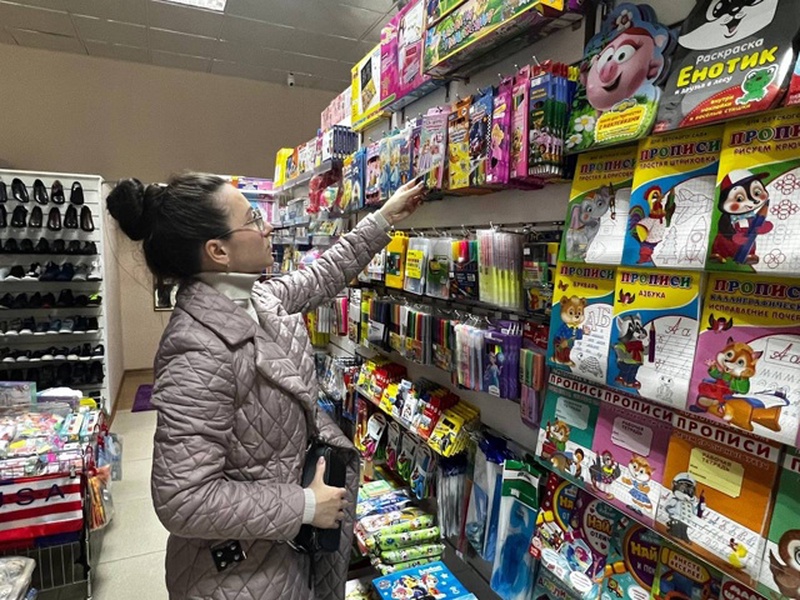 ЛДПР контролирует цены на школьные товары в Чукотском АО