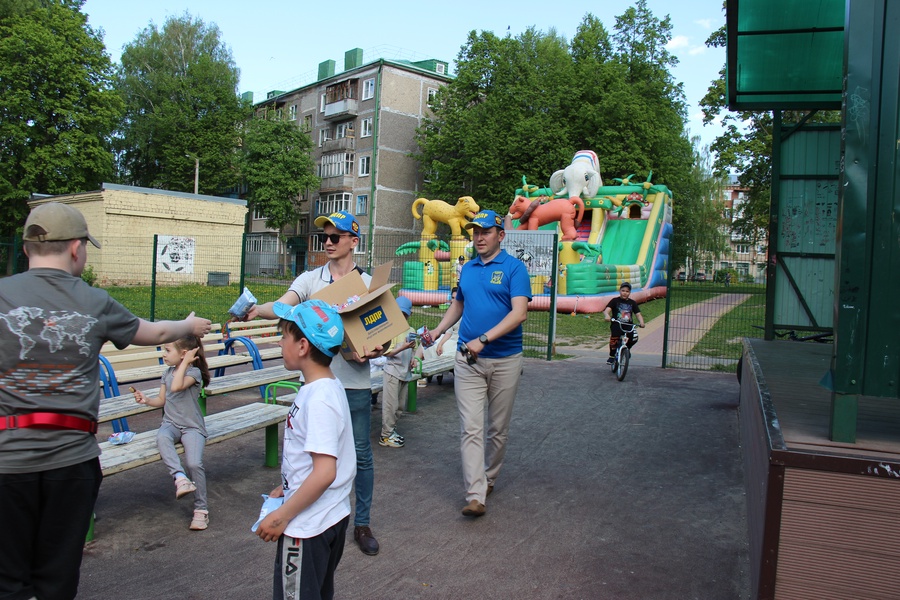 Радость мы приносим людям
