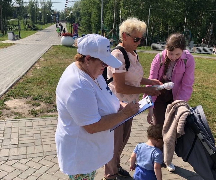 Активисты ЛДПР провели опрос, чтобы выяснить, насколько доступен детский летний отдых в лагерях
