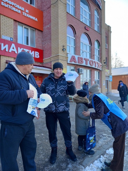 Партийцы поздравили мужчин с Днём защитника Отечества