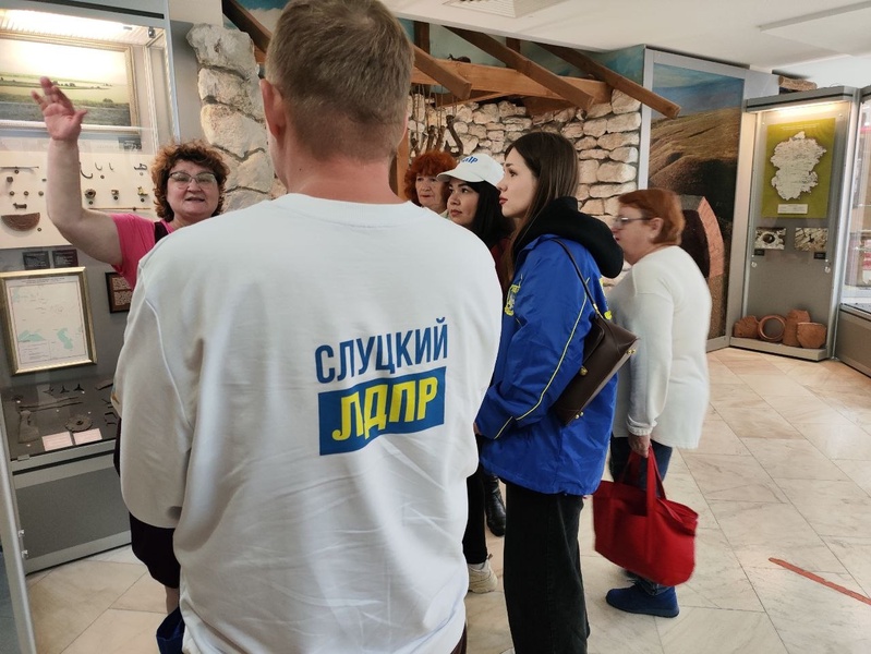 Активисты ЛДПР посетили Чувашский национальный музей